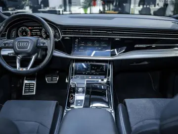 AUDI Q8 45 TDI S-Line quattro Tiptr. PANO HD Matrix