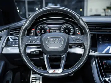 AUDI Q8 45 TDI S-Line quattro Tiptr. PANO HD Matrix