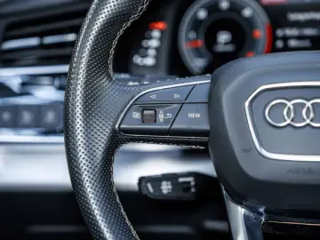 AUDI Q8 45 TDI S-Line quattro Tiptr. PANO HD Matrix
