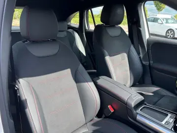 MERCEDES-BENZ GLA 220 4M AMG Line  LED Kamera Keyles…