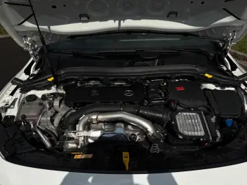 MERCEDES-BENZ GLA 220 4M AMG Line  LED Kamera Keyles…