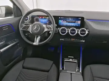 MERCEDES-BENZ GLA 220 4M PROGRESSIVE AHK NIGHT TOTWINKEL LED