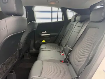 MERCEDES-BENZ GLA 220 4M PROGRESSIVE 360  LENKRADHEIZ LED