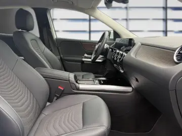 MERCEDES-BENZ GLA 220 4M PROGRESSIVE 360  LENKRADHEIZ LED