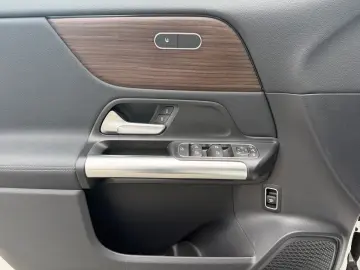 MERCEDES-BENZ GLA 220 4M PROGRESSIVE 360  LENKRADHEIZ LED