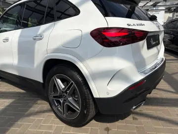 MERCEDES-BENZ GLA 200 d 4M AMG NIGHT PANO MEMORY DISTRO NAVI