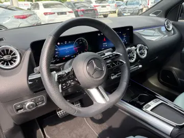 MERCEDES-BENZ GLA 200 d 4M AMG NIGHT PANO MEMORY DISTRO NAVI