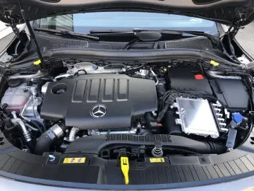 MERCEDES-BENZ GLA 220 d 4MATIC AMG ILS MBUX Burm MBeam Night