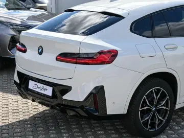 BMW X4 xDrive20i M-Sport AHK PANO ACC KoZg HuD Laser
