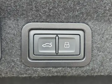 AUDI A6 Limousine 55 TFSI e S tronic quattro Sport Na