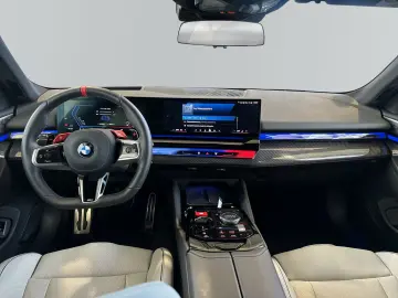 BMW M5 Touring 1.137€ netto mtl. LC Prof. HUD B&W DA