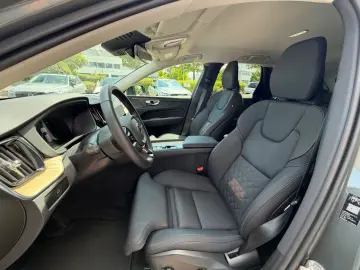 VOLVO XC60 B5 AWD Plus Dark Auto