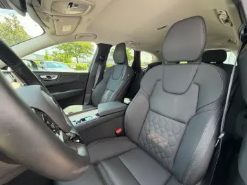 VOLVO XC60 B5 AWD Plus Dark Auto