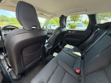 VOLVO XC60 B5 AWD Plus Dark Auto