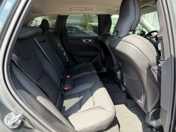 VOLVO XC60 B5 AWD Plus Dark Auto