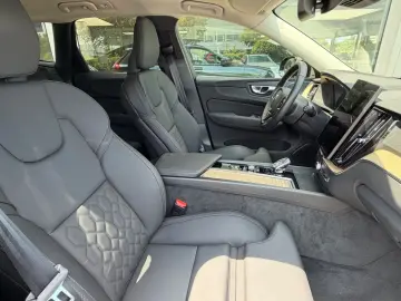 VOLVO XC60 B5 AWD Plus Dark Auto