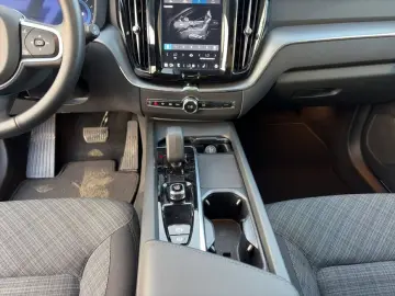 VOLVO XC60 B5 B AWD Core