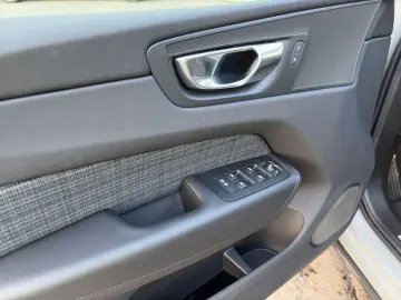 VOLVO XC60 B5 B AWD Core