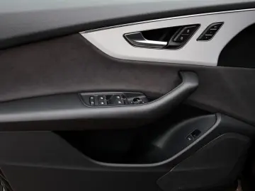 AUDI Q8 50 TDI S line Matrix Panorama Headup Virtual