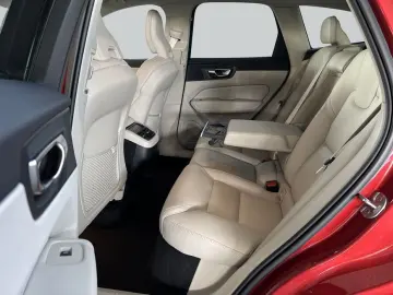 VOLVO XC60 B5 AWD Ultimate-Bright Belüftete-Massagesit