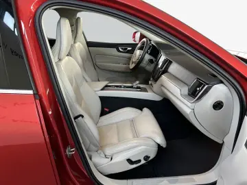 VOLVO XC60 B5 AWD Ultimate-Bright Belüftete-Massagesit