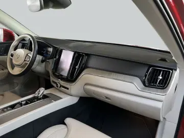 VOLVO XC60 B5 AWD Ultimate-Bright Belüftete-Massagesit