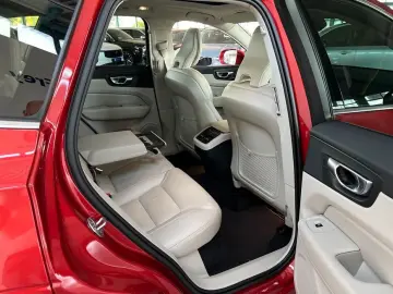 VOLVO XC60 B5 AWD Ultimate-Bright Belüftete-Massagesit