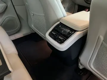 VOLVO XC60 B5 AWD Ultimate-Bright Belüftete-Massagesit