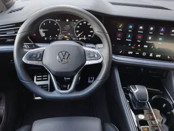 VW Touareg 3.0TDI 4M R-LINE AHK STH MATRIX KEYLESS
