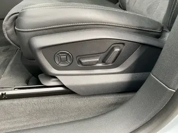 AUDI Q8 50 TDI S line quattro Tiptronic HD-Matrix Pan