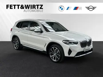 BMW X3 xDrive20i AHK Panorama HiFi Sportsitz