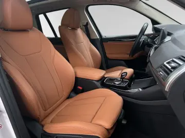 BMW X3 xDrive20i AHK Panorama HiFi Sportsitz
