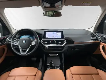 BMW X3 xDrive20i AHK Panorama HiFi Sportsitz