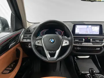 BMW X3 xDrive20i AHK Panorama HiFi Sportsitz