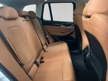 BMW X3 xDrive20i AHK Panorama HiFi Sportsitz