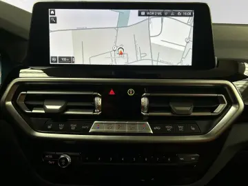 BMW X3 xDrive20i AHK Panorama HiFi Sportsitz