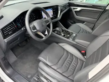 VW Touareg 3.0TDI 4Motion Navi Virtual Luft ACC LED
