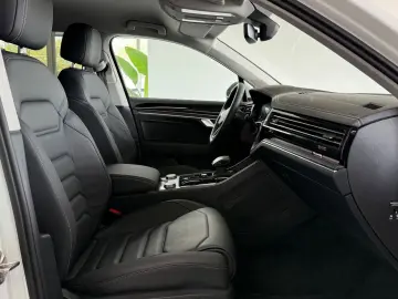 VW Touareg 3.0TDI 4Motion Navi Virtual Luft ACC LED
