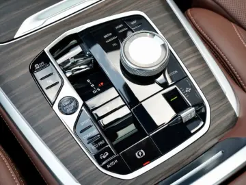 BMW X7 3.0AS xDrive40i  7-ZIT M-PACK HUD 360  FULL