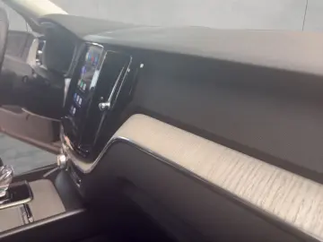 VOLVO XC60 B5 B AWD Plus Dark   Business-Paket   Panor