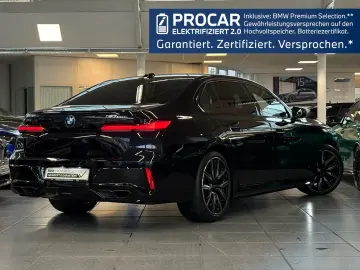 BMW M760e xDrive DA PA Prof TV HuD Massage 21  LMR