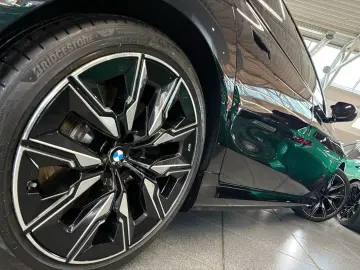 BMW M760e xDrive DA PA Prof TV HuD Massage 21  LMR
