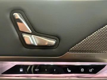 BMW M760e xDrive DA PA Prof TV HuD Massage 21  LMR