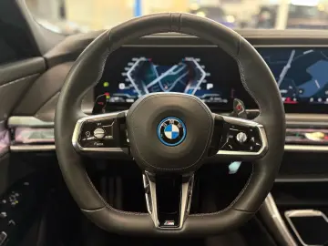BMW M760e xDrive DA PA Prof TV HuD Massage 21  LMR