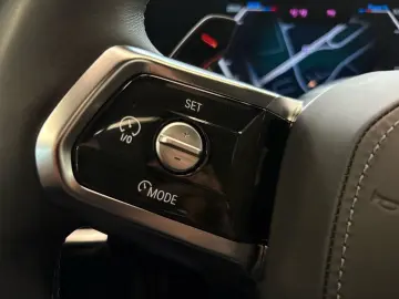 BMW M760e xDrive DA PA Prof TV HuD Massage 21  LMR
