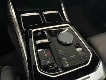 BMW M760e xDrive DA PA Prof TV HuD Massage 21  LMR