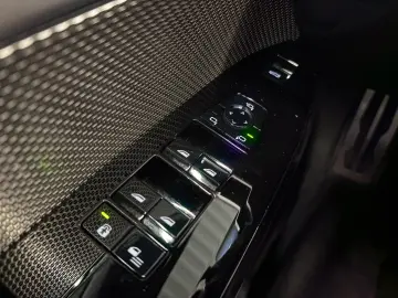 BMW M760e xDrive DA PA Prof TV HuD Massage 21  LMR