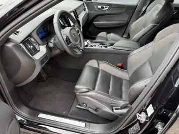 VOLVO XC60 B5 AWD Plus Black Edition elektr. AHK Rückf