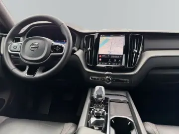 VOLVO XC60 B5 AWD Plus Black Edition elektr. AHK Rückf