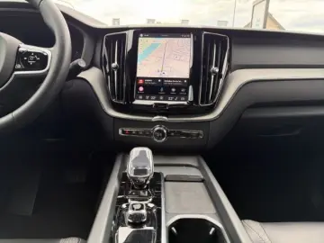 VOLVO XC60 B5 AWD Plus Black Edition elektr. AHK Rückf